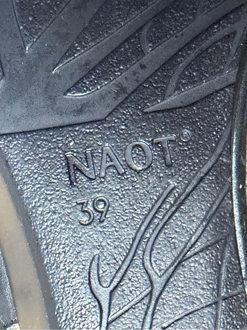 Naot Leather T-Strap Wedge Sandals Womens EU 39 US 8 Black Comfort Heel